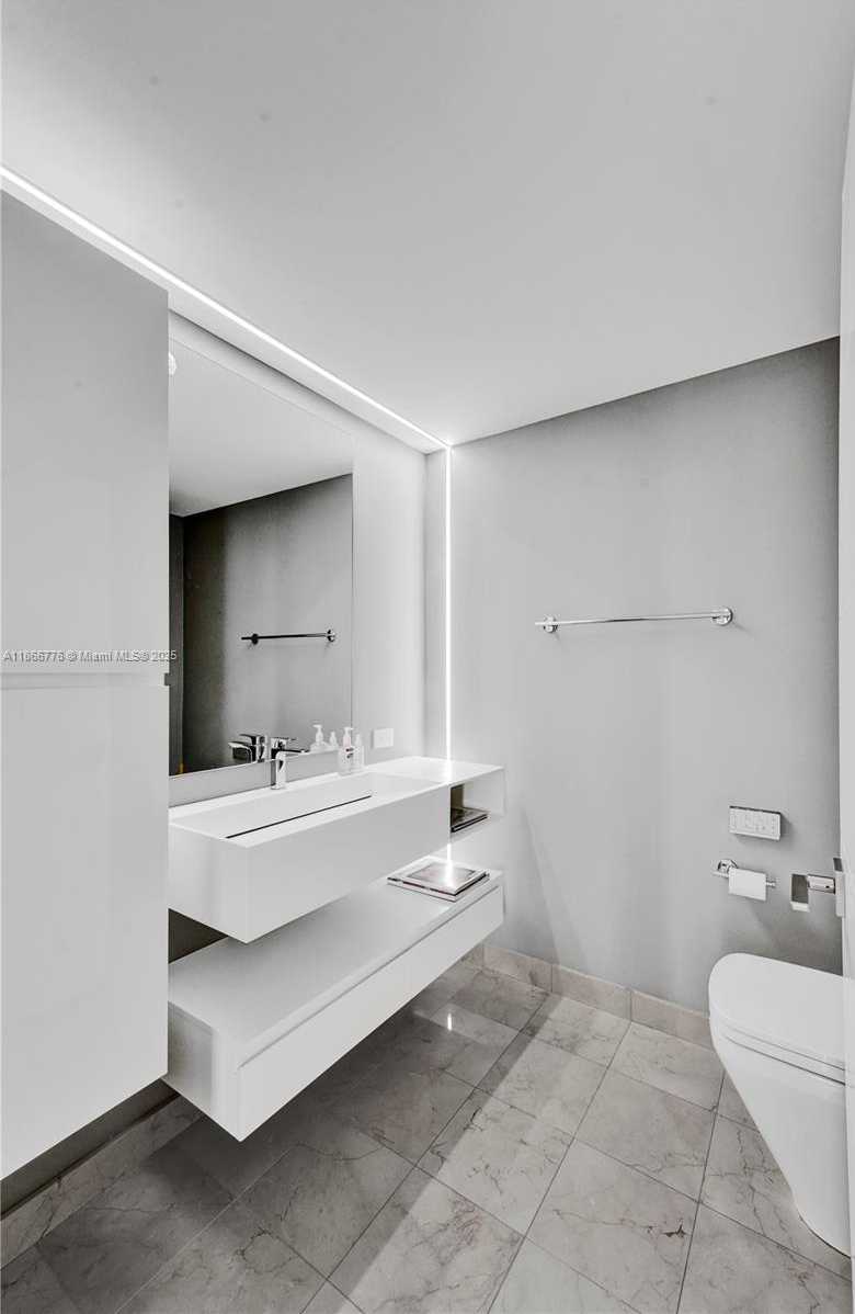 Small Image of 6365 COLLINS AVE #2407, Miami Beach Number 10