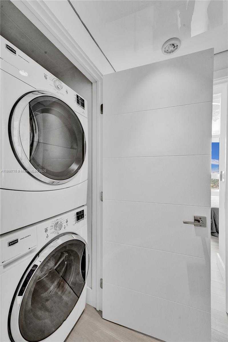 Small Image of 6365 COLLINS AVE #2407, Miami Beach Number 12