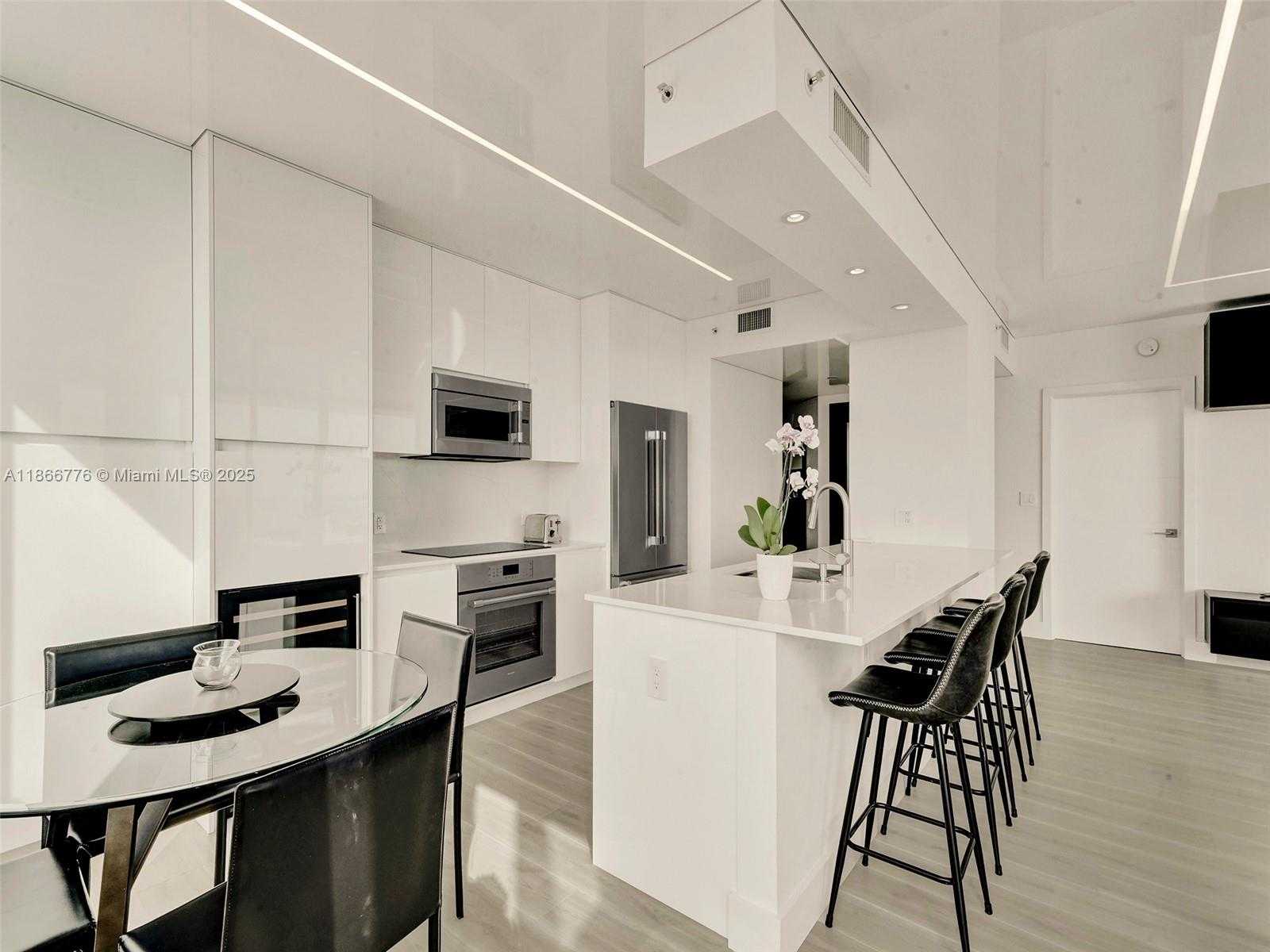 Small Image of 6365 COLLINS AVE #2407, Miami Beach Number 2