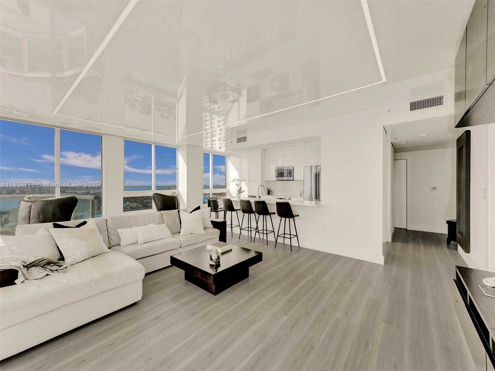 Small Image of 6365 COLLINS AVE #2407, Miami Beach Number 4