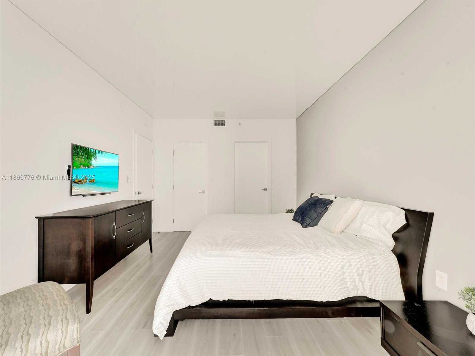 Small Image of 6365 COLLINS AVE #2407, Miami Beach Number 7