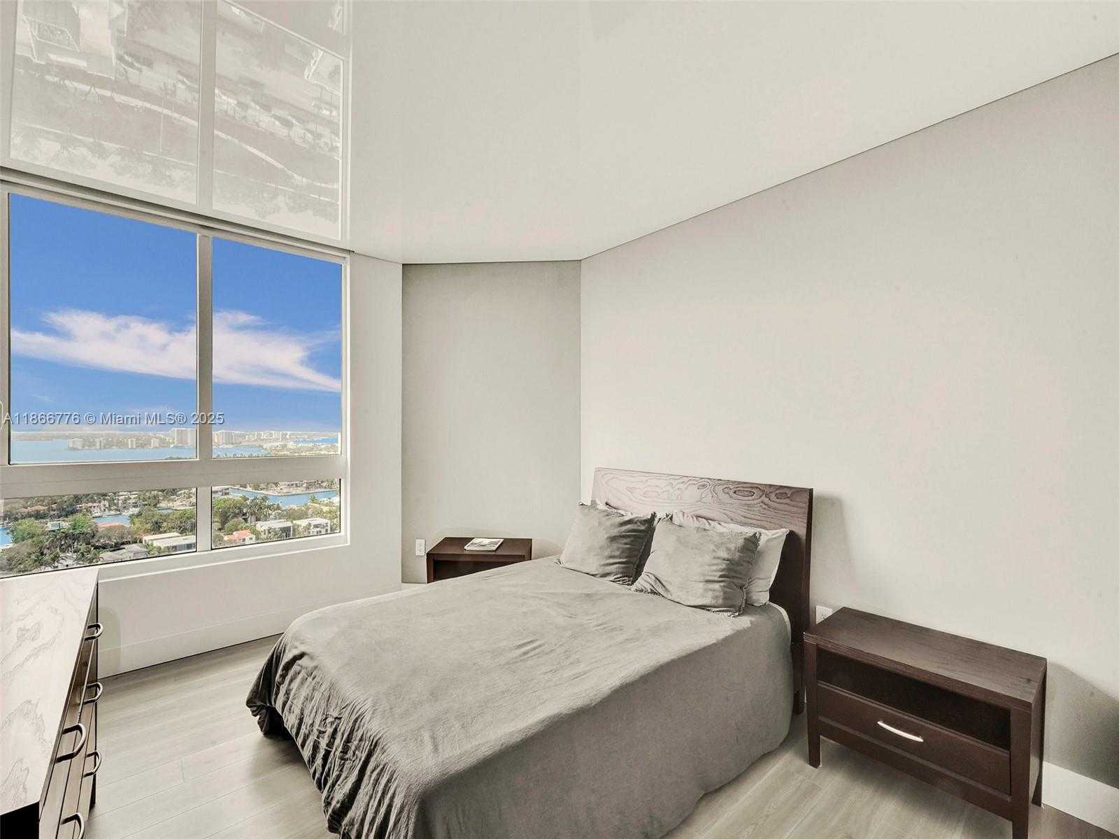 Small Image of 6365 COLLINS AVE #2407, Miami Beach Number 9