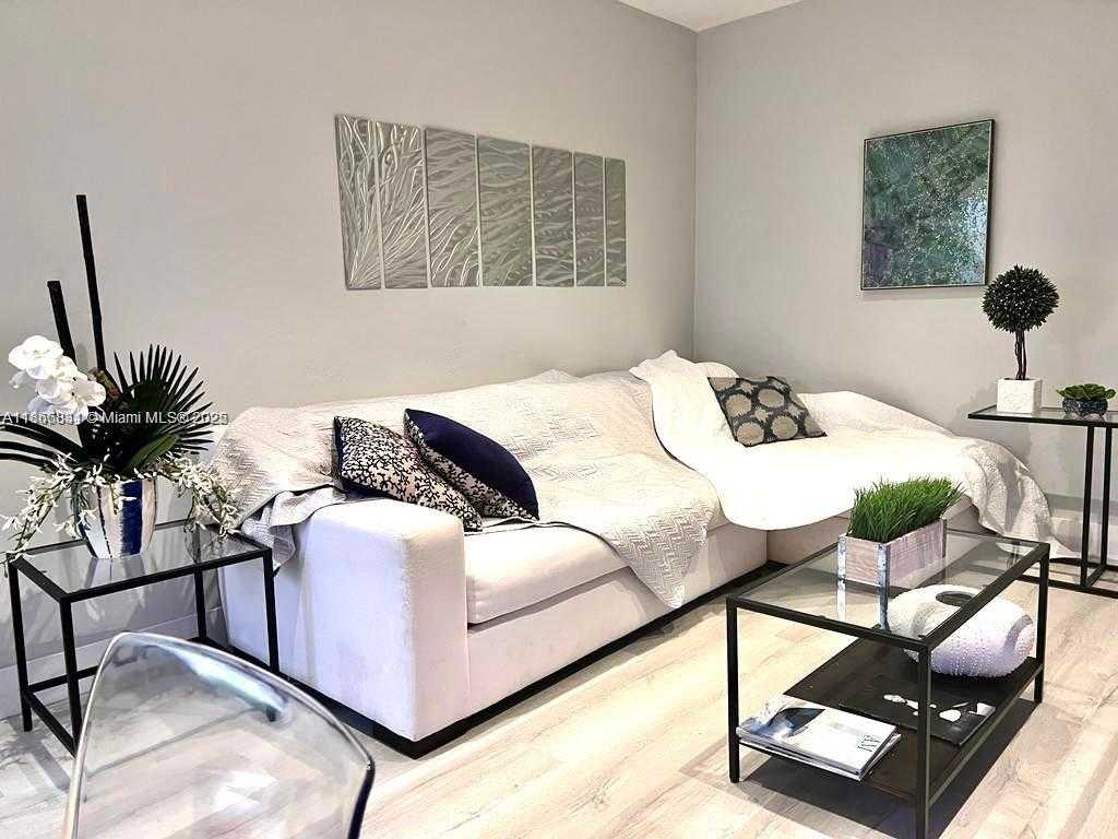 Small Image of 1551 MICHIGAN AVE #6, Miami Beach Number 2