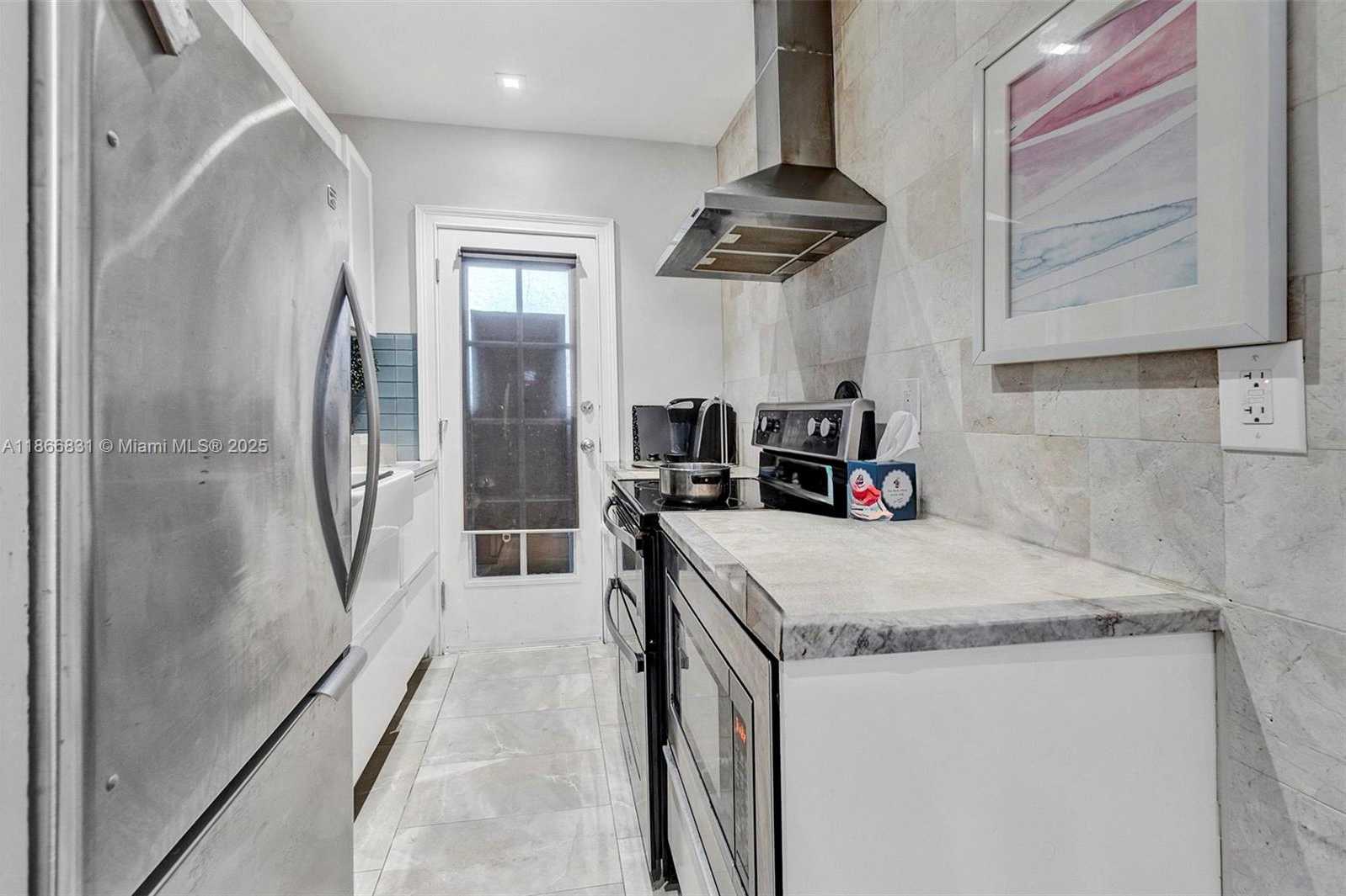 Small Image of 1551 MICHIGAN AVE #6, Miami Beach Number 6