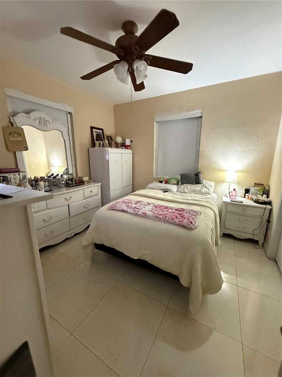Small Image of 3889 NORTH WEST 4TH ST #1, Miami Number 13