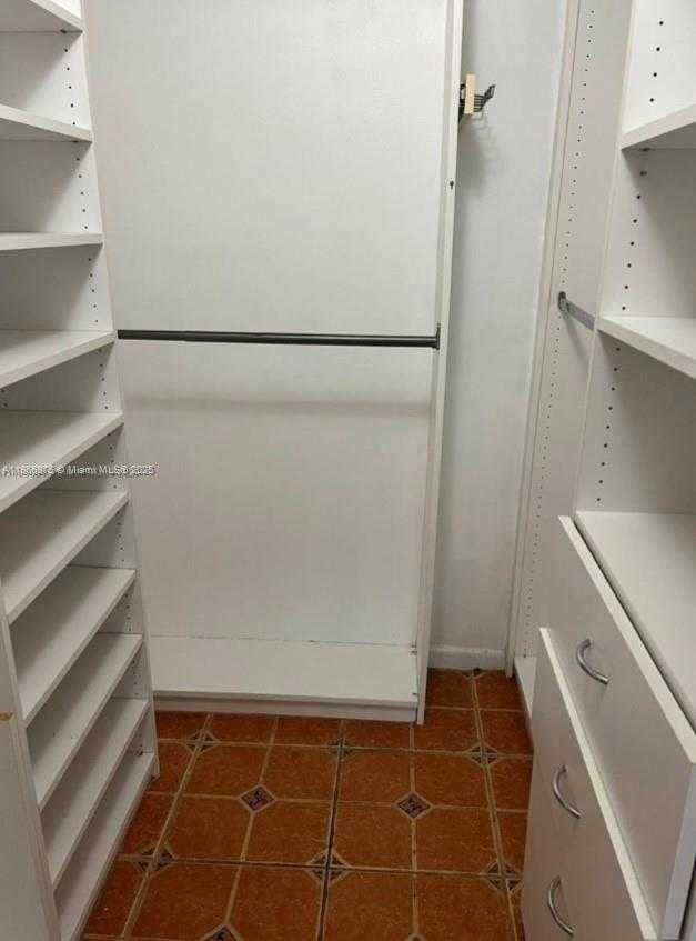 Small Image of 19601 EAST COUNTRY CLUB DR #7204, Aventura Number 5