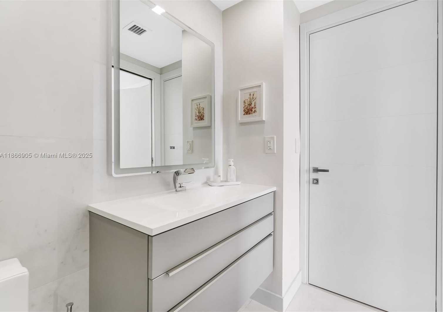 Small Image of 7330 OCEAN TER #2404, Miami Beach Number 23