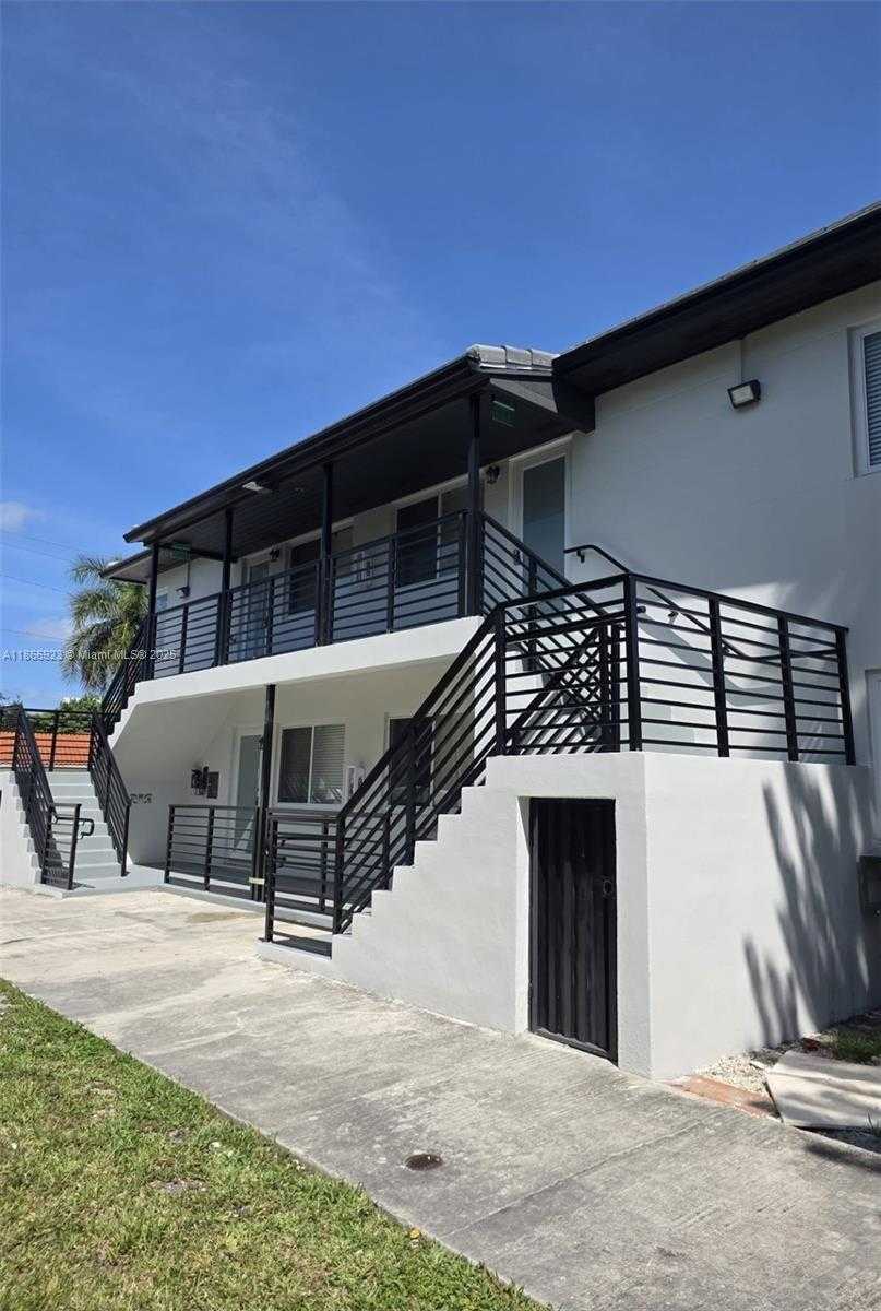 Small Image of 2140 BIARRITZ DR #4, Miami Beach Number 13
