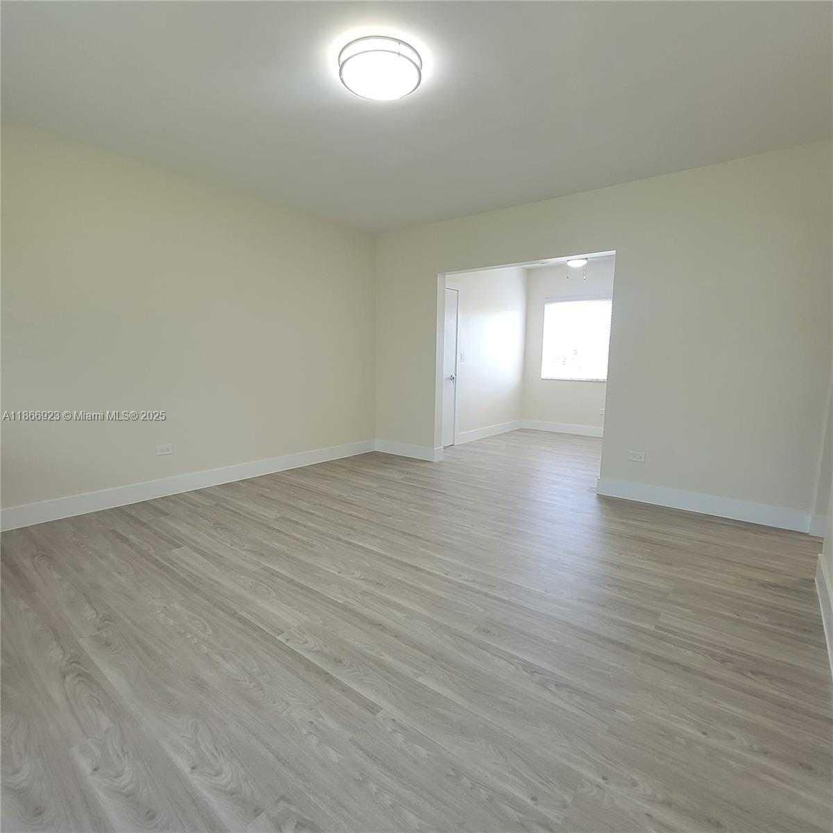 Small Image of 2140 BIARRITZ DR #4, Miami Beach Number 2