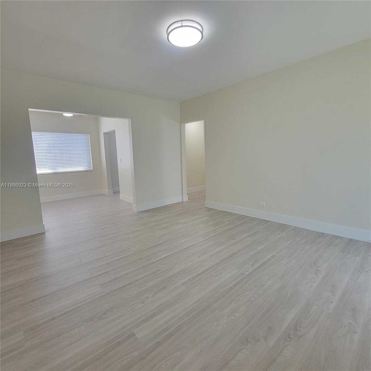Small Image of 2140 BIARRITZ DR #4, Miami Beach Number 3
