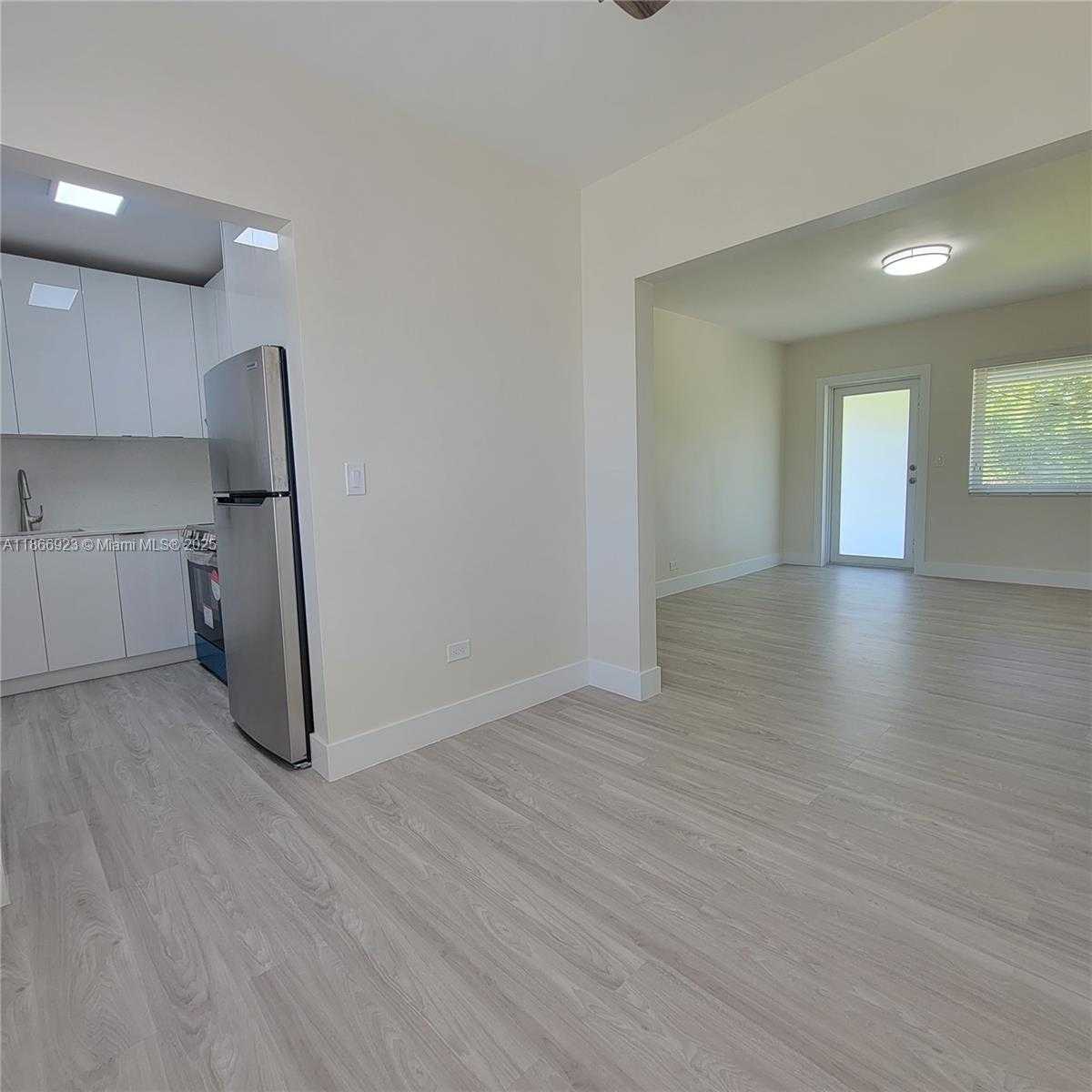 Small Image of 2140 BIARRITZ DR #4, Miami Beach Number 4
