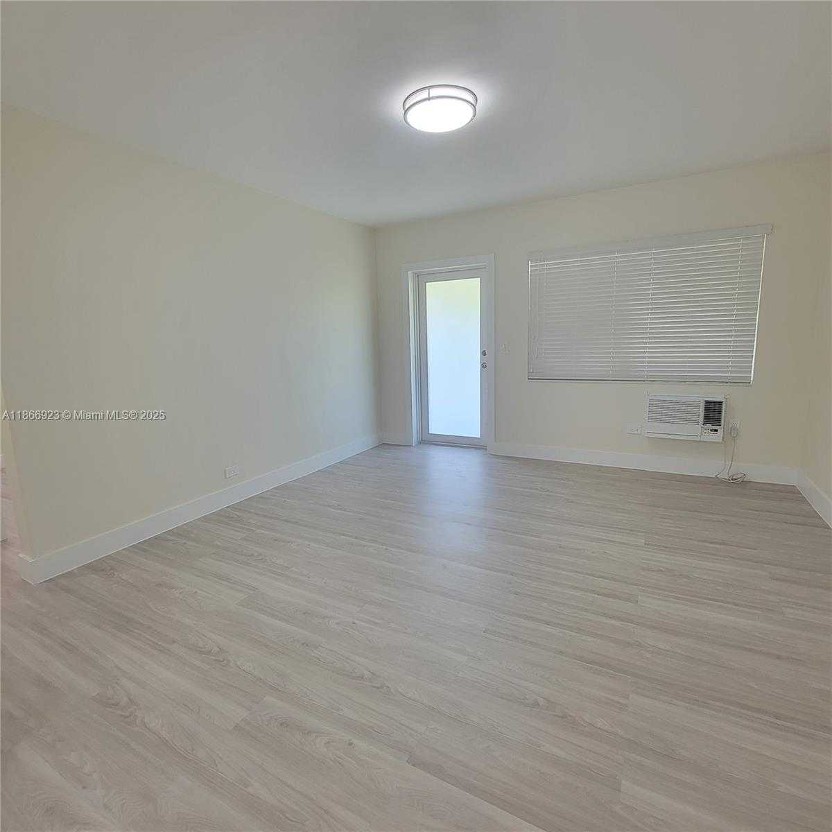 Small Image of 2140 BIARRITZ DR #4, Miami Beach Number 5