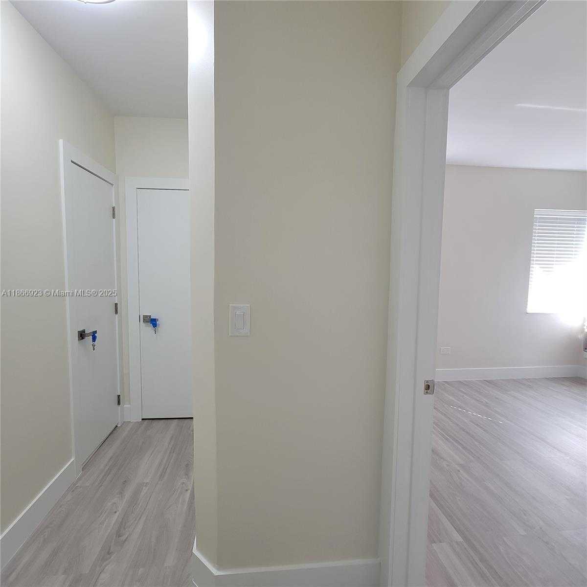 Small Image of 2140 BIARRITZ DR #4, Miami Beach Number 6
