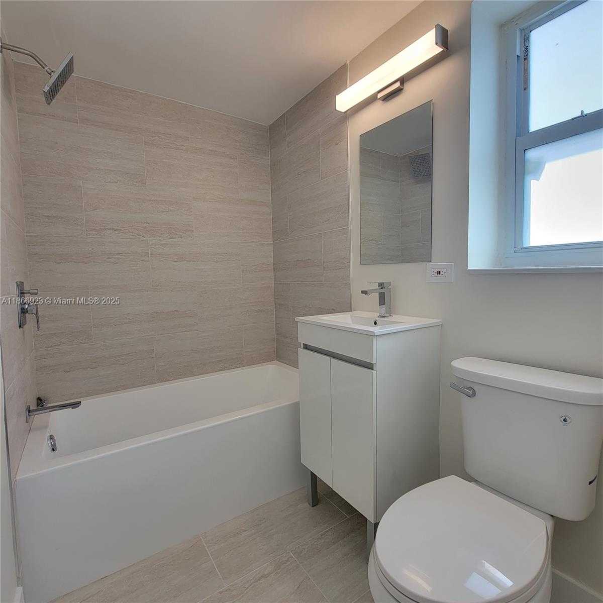 Small Image of 2140 BIARRITZ DR #4, Miami Beach Number 7