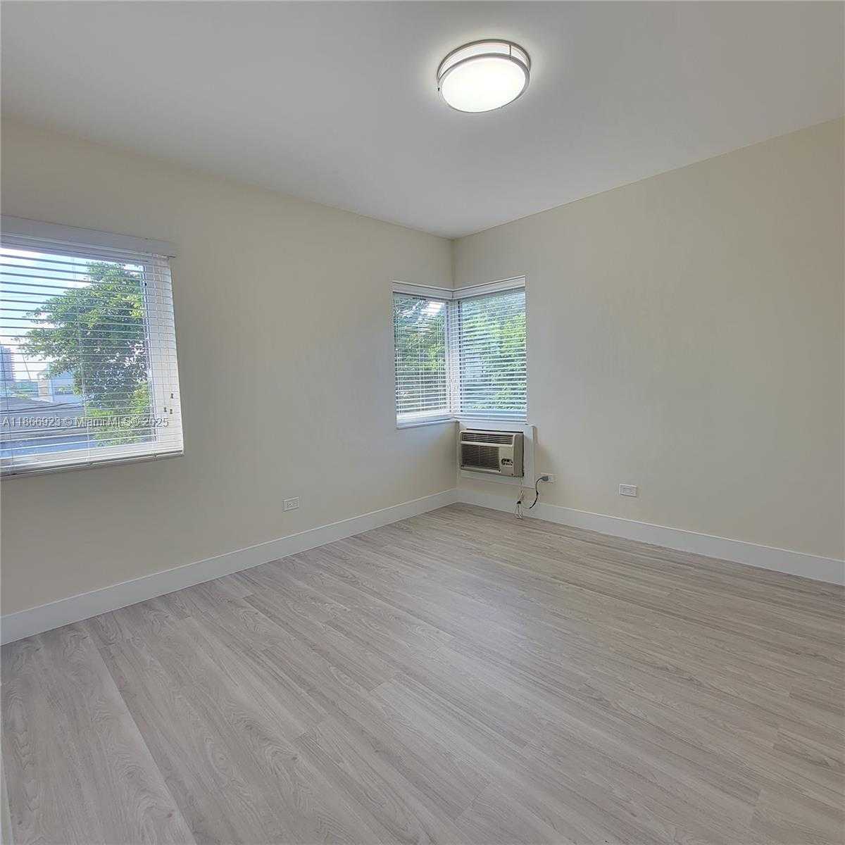 Small Image of 2140 BIARRITZ DR #4, Miami Beach Number 8