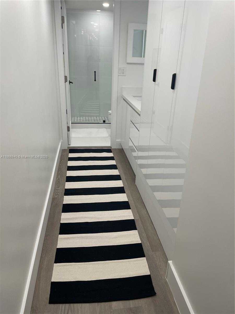Small Image of 2625 COLLINS AVE #609, Miami Beach Number 11