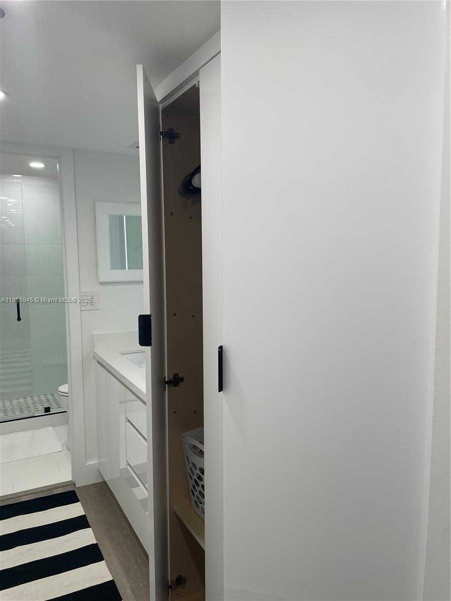 Small Image of 2625 COLLINS AVE #609, Miami Beach Number 12
