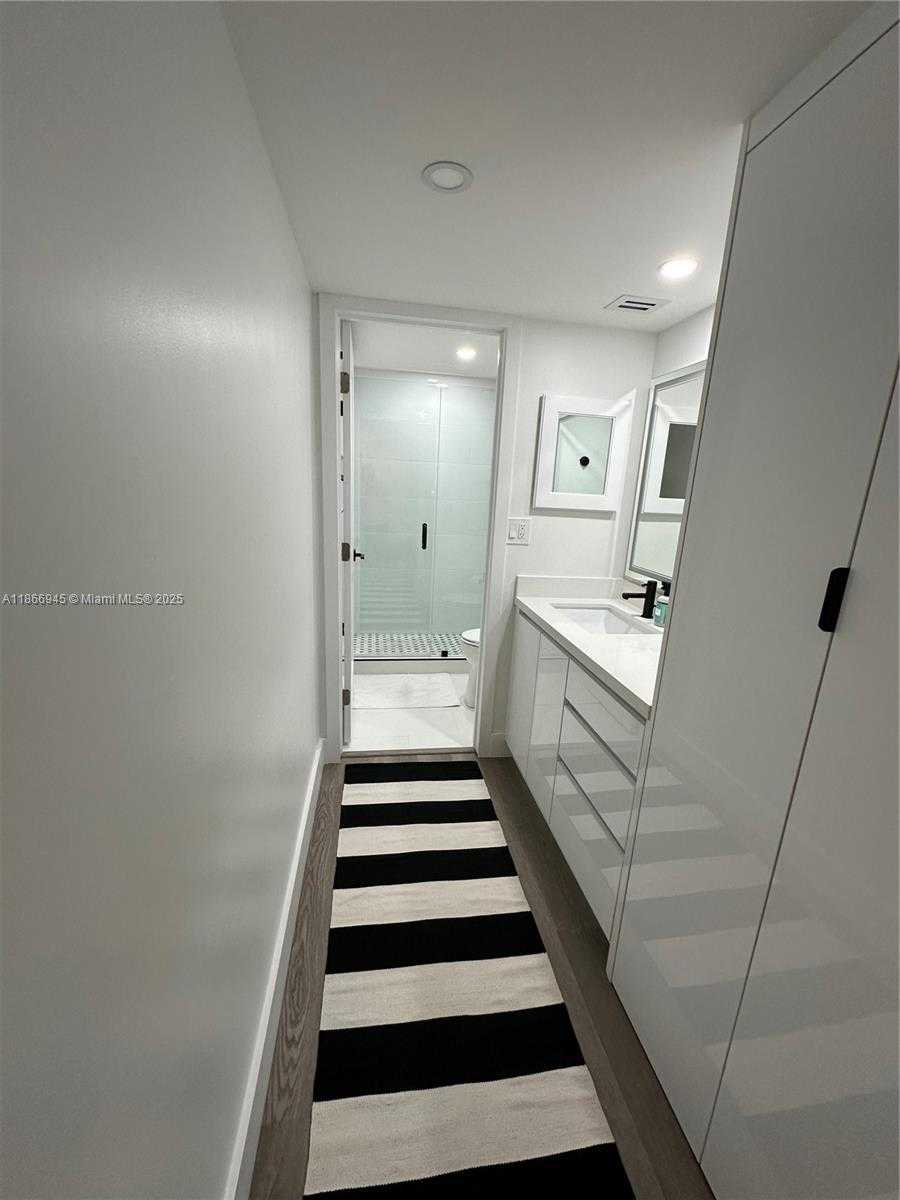 Small Image of 2625 COLLINS AVE #609, Miami Beach Number 14