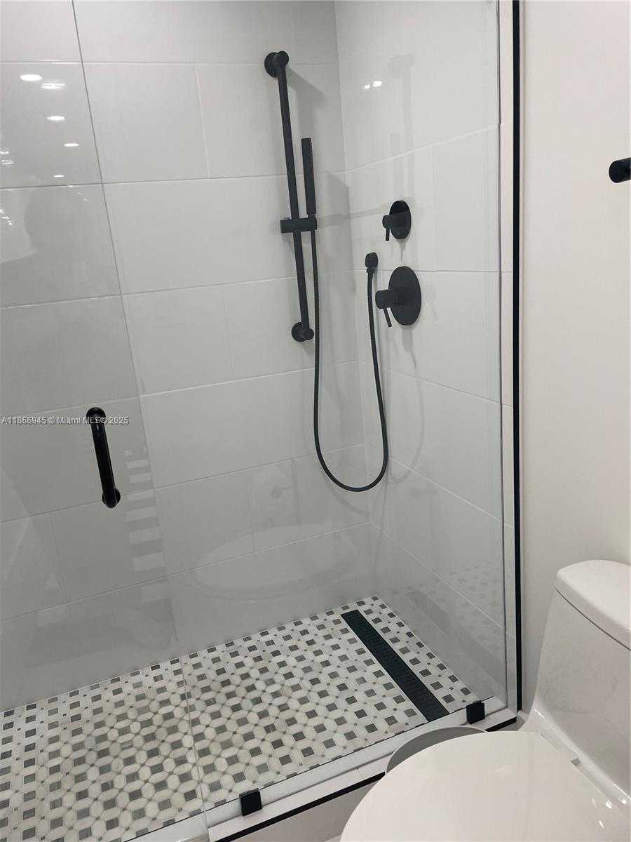 Small Image of 2625 COLLINS AVE #609, Miami Beach Number 17