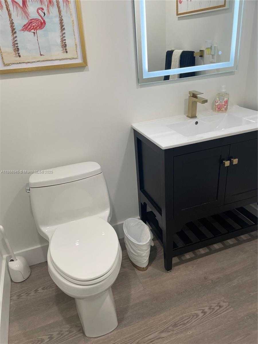 Small Image of 2625 COLLINS AVE #609, Miami Beach Number 22