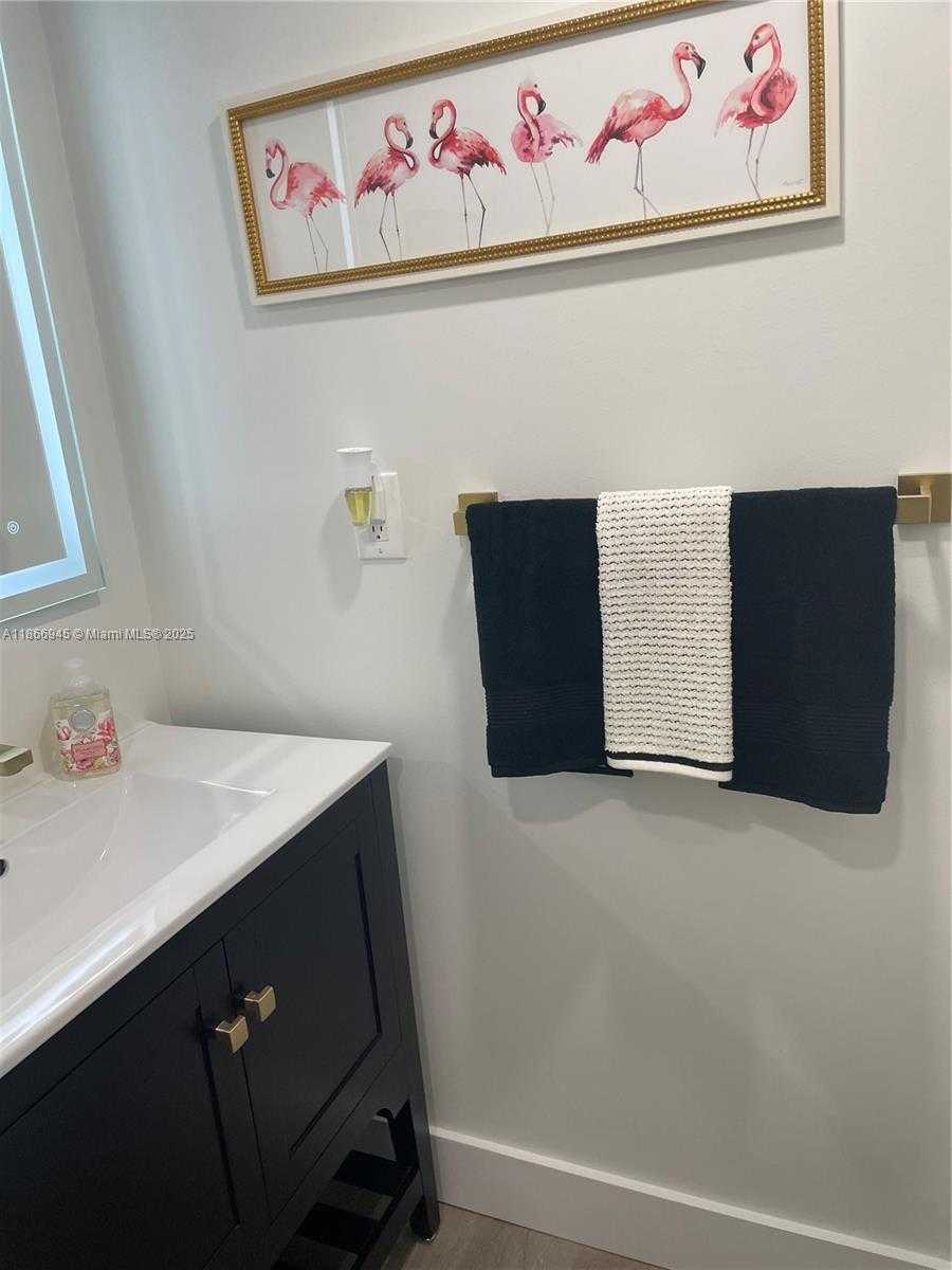 Small Image of 2625 COLLINS AVE #609, Miami Beach Number 23