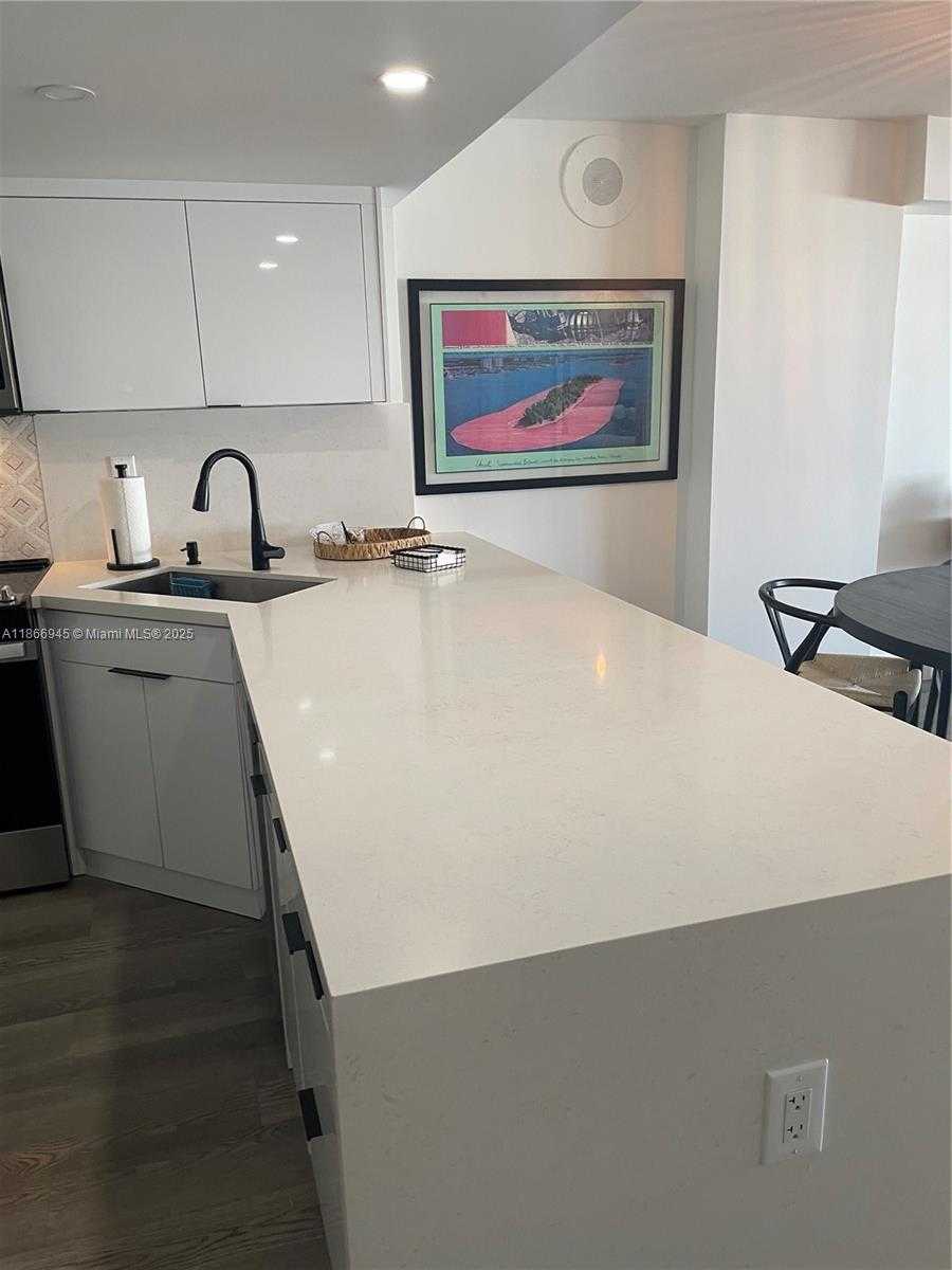Small Image of 2625 COLLINS AVE #609, Miami Beach Number 27