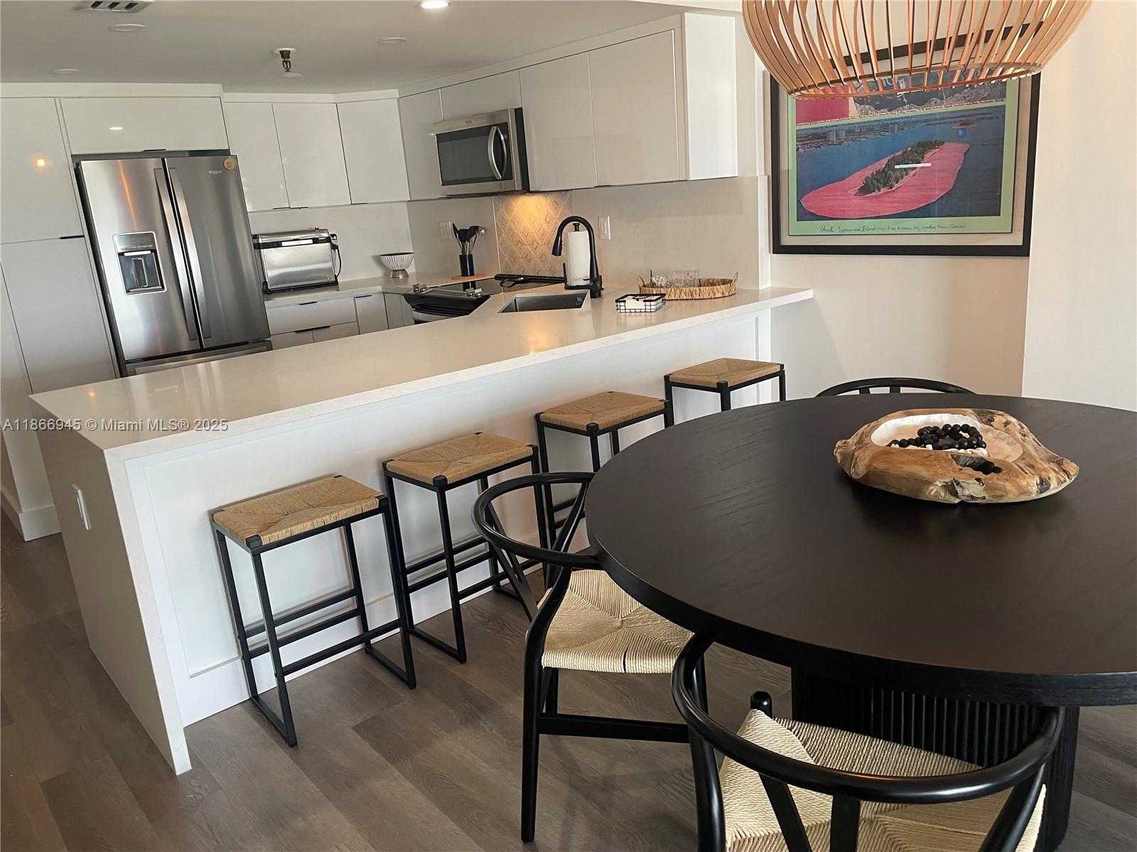 Small Image of 2625 COLLINS AVE #609, Miami Beach Number 3