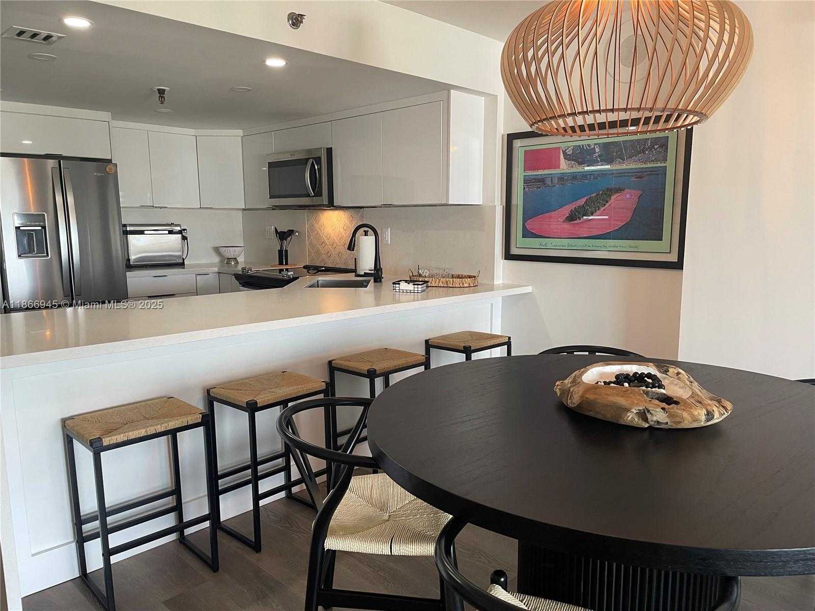 Small Image of 2625 COLLINS AVE #609, Miami Beach Number 4