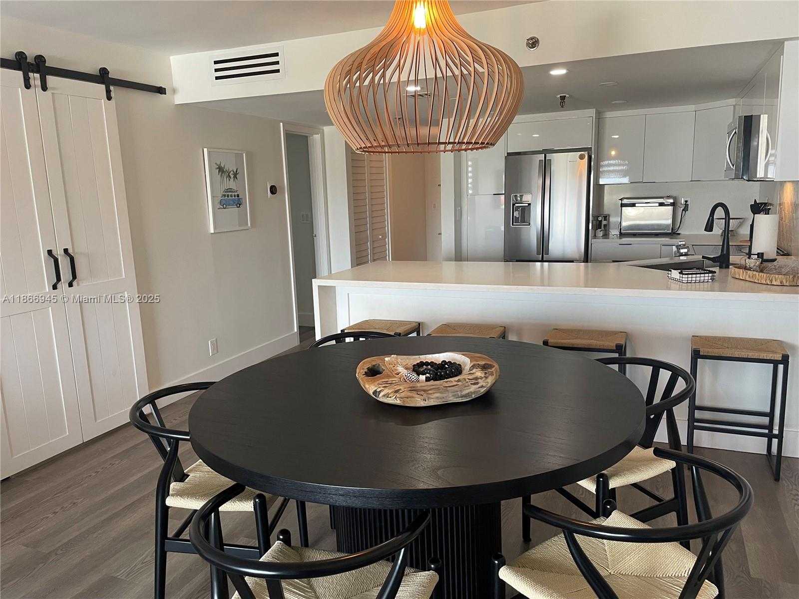 Small Image of 2625 COLLINS AVE #609, Miami Beach Number 5