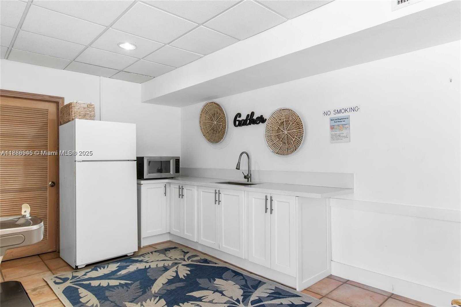 Small Image of 2625 COLLINS AVE #609, Miami Beach Number 60