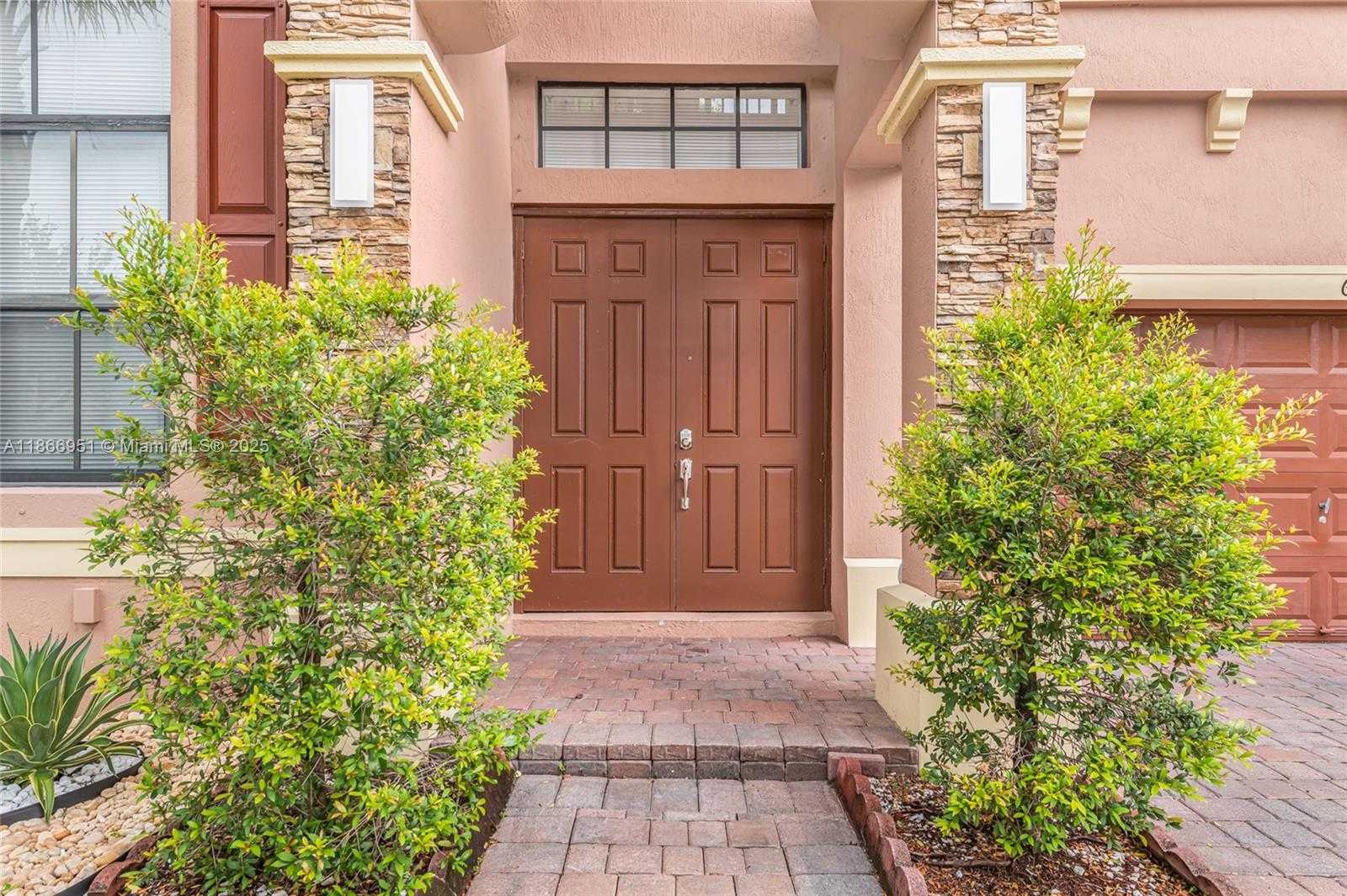 Small Image of 642 SOUTH EAST 37TH PL, Homestead Number 3