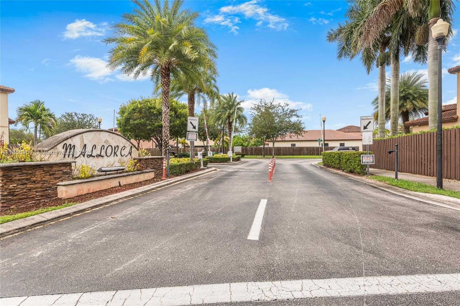 Small Image of 642 SOUTH EAST 37TH PL, Homestead Number 31