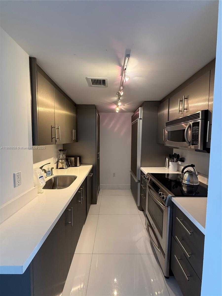 Small Image of 10275 COLLINS AVE #619, Bal Harbour Number 7