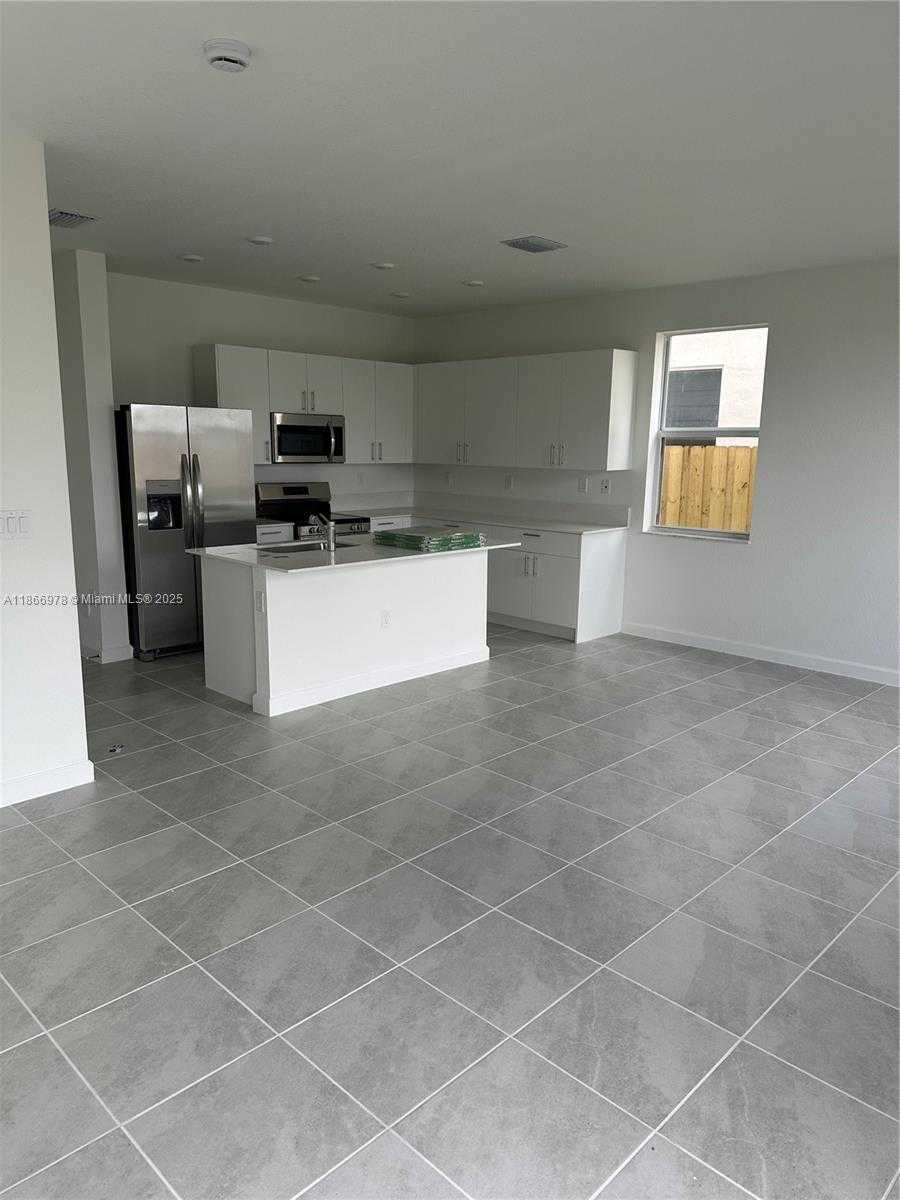 Small Image of 2464 SOUTH EAST 24 AVE #2464, Homestead Number 11