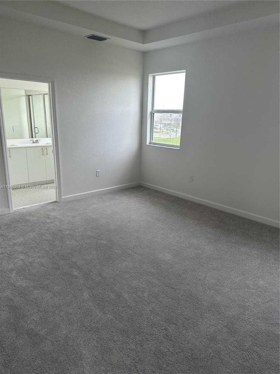 Small Image of 2464 SOUTH EAST 24 AVE #2464, Homestead Number 15