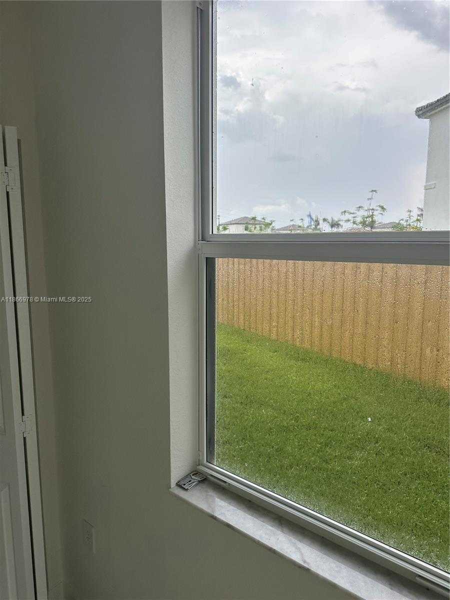 Small Image of 2464 SOUTH EAST 24 AVE #2464, Homestead Number 9