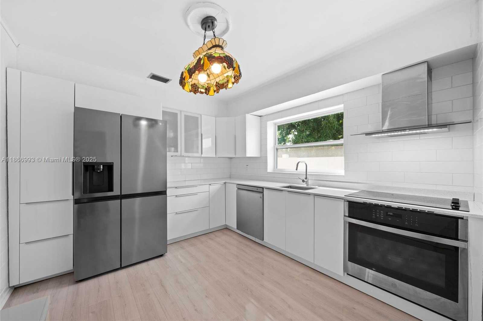 Small Image of 1935 ARTHUR ST, Hollywood Number 14
