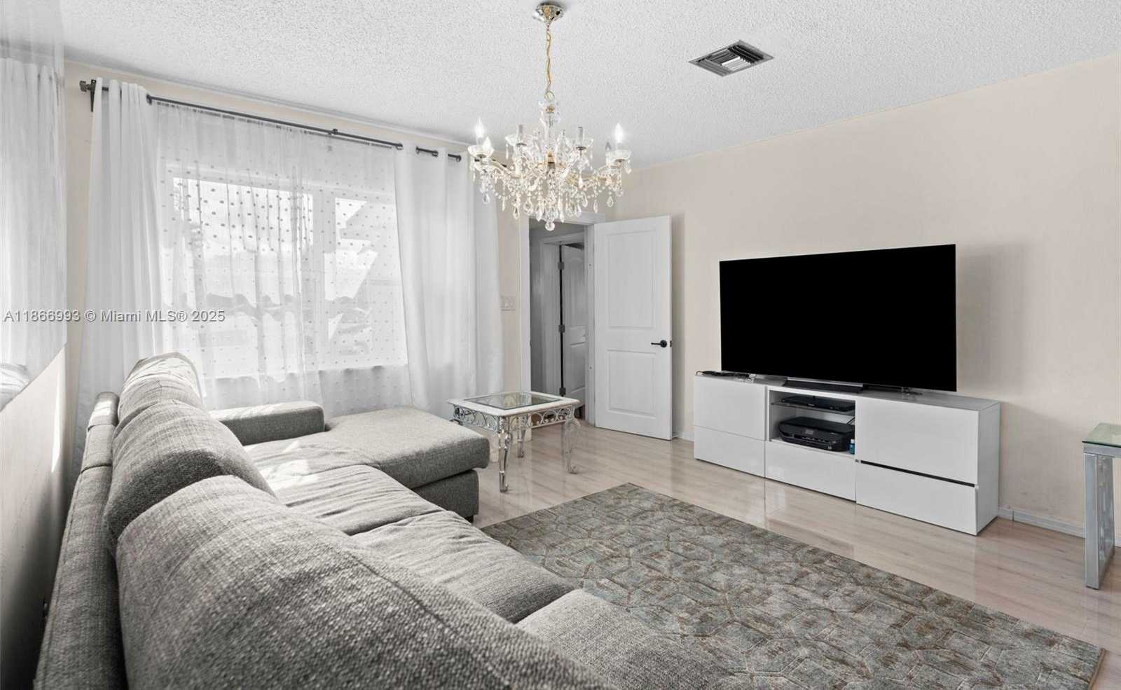 Small Image of 1935 ARTHUR ST, Hollywood Number 24