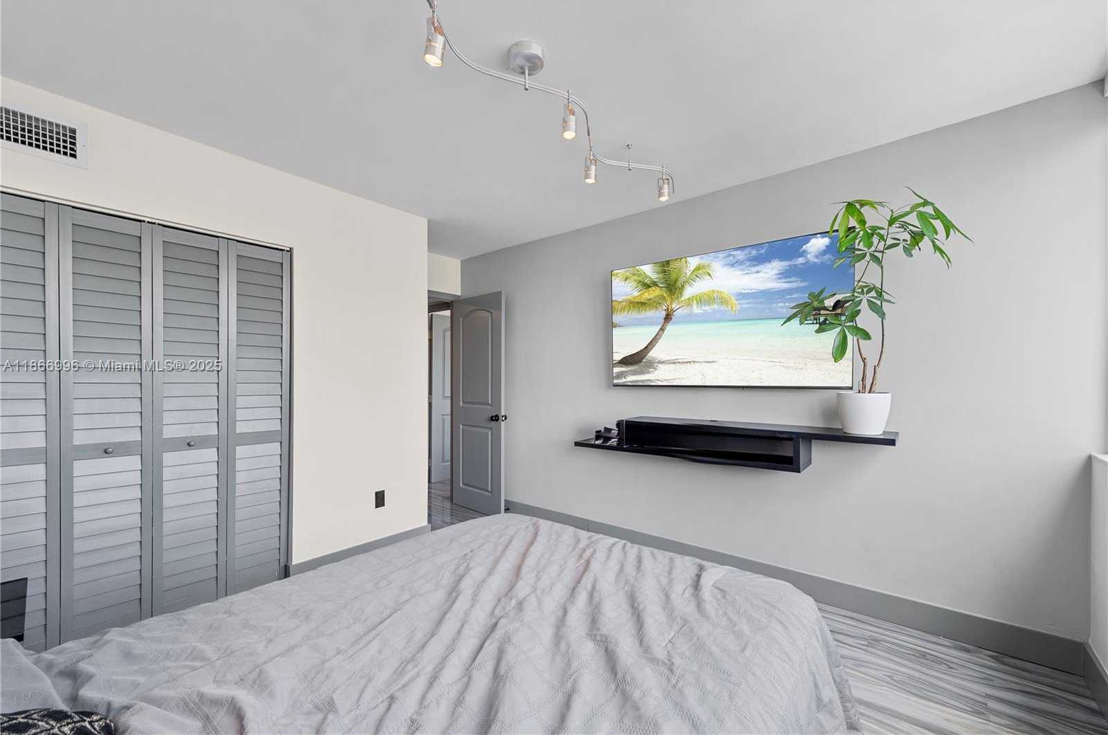 Small Image of 1345 LINCOLN RD #1105, Miami Beach Number 18