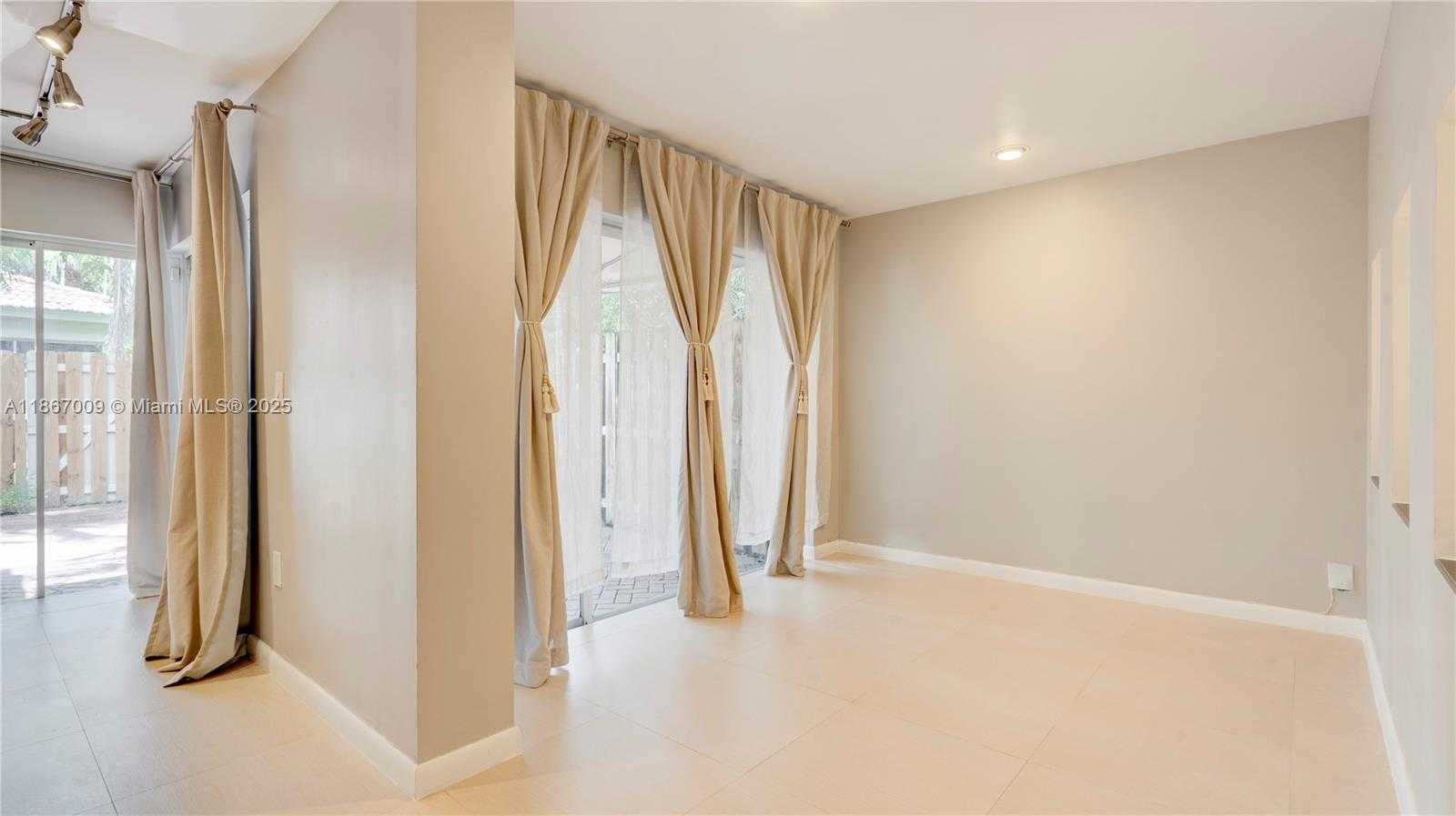 Small Image of 10953 SOUTH WEST 75TH ST, Miami Number 13