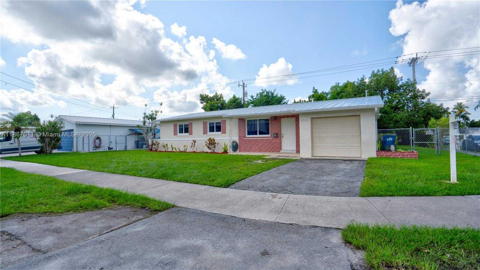 Small Image of 8942 SOUTH WEST 16TH ST, Miami Number 10