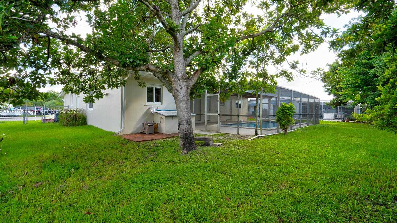 Small Image of 8942 SOUTH WEST 16TH ST, Miami Number 16