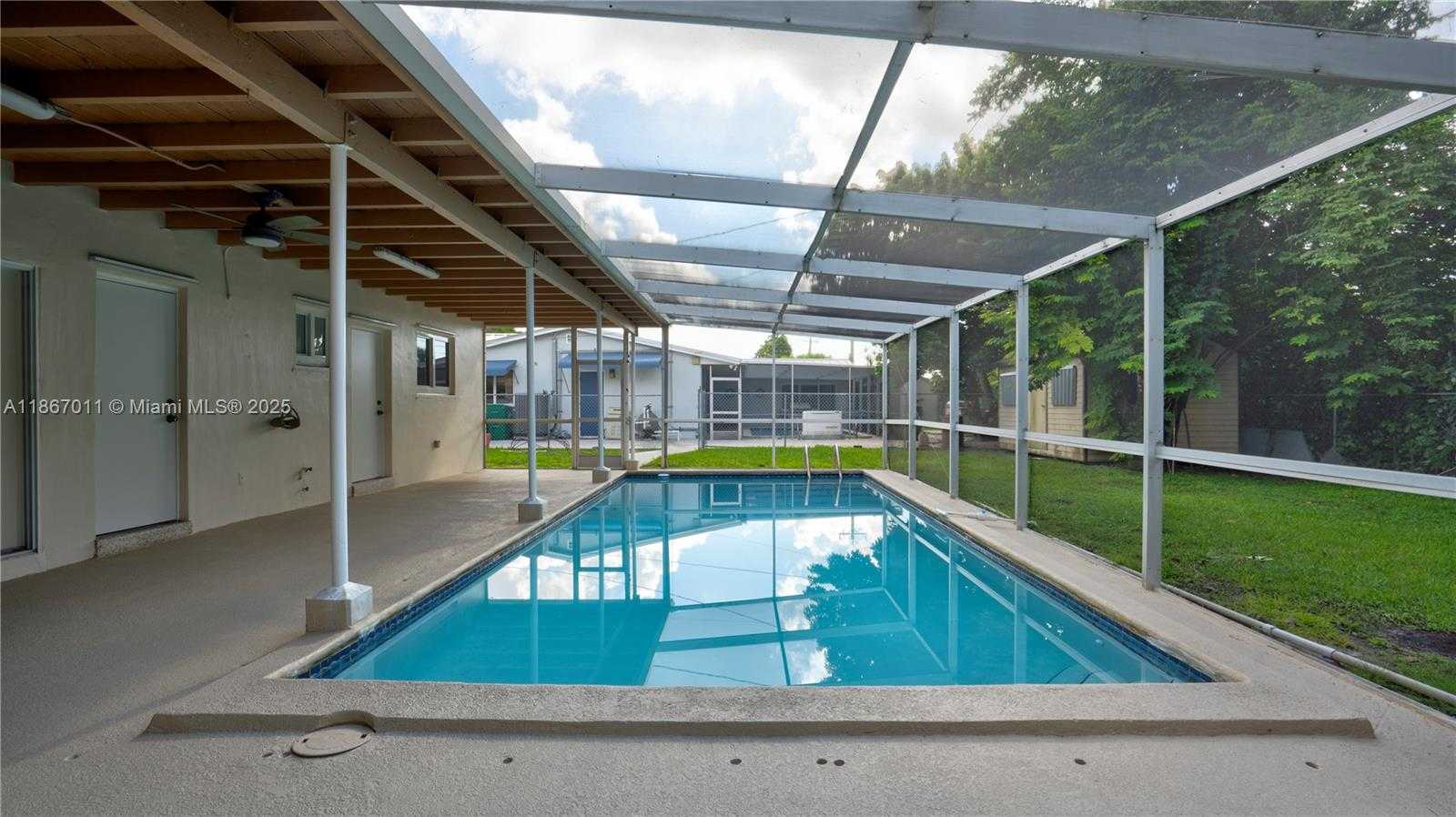 Small Image of 8942 SOUTH WEST 16TH ST, Miami Number 18