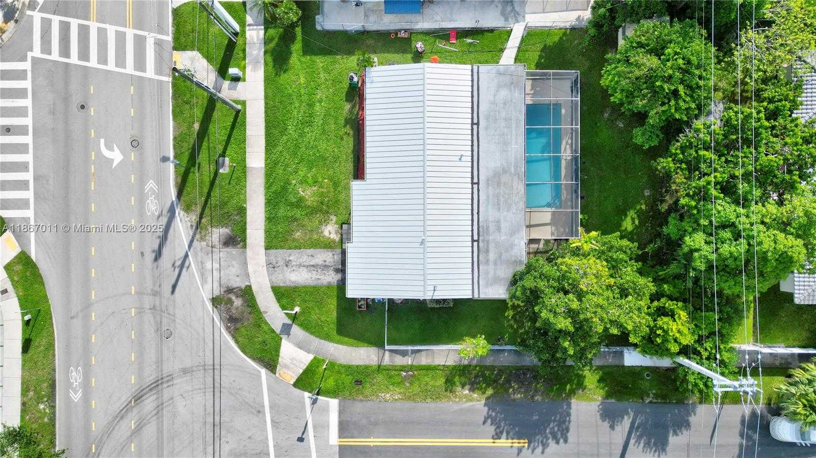 Small Image of 8942 SOUTH WEST 16TH ST, Miami Number 2
