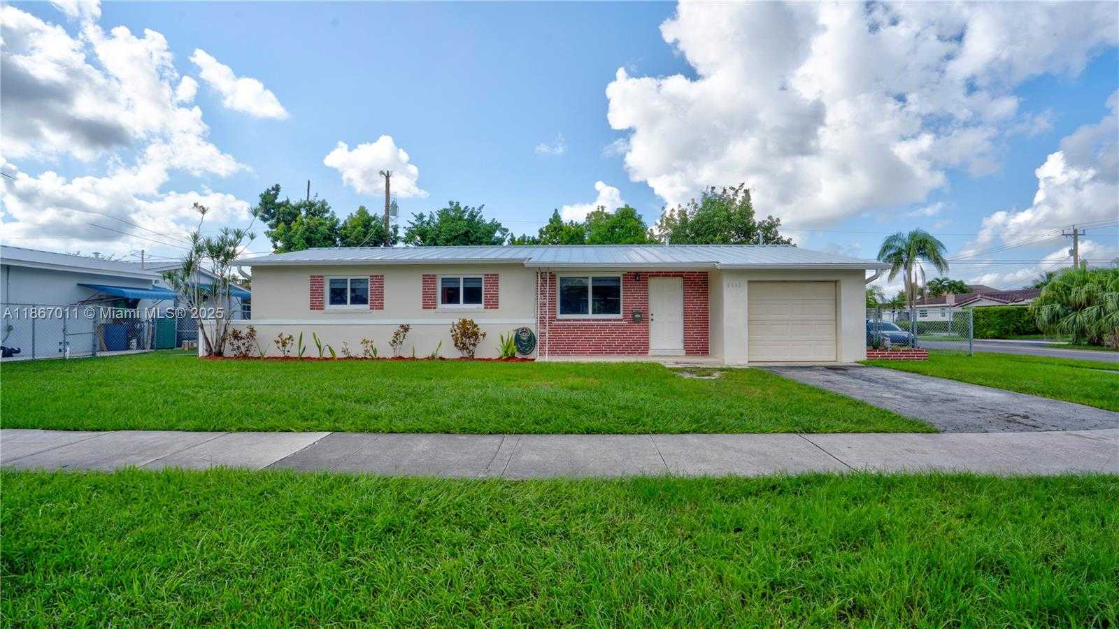 Small Image of 8942 SOUTH WEST 16TH ST, Miami Number 3