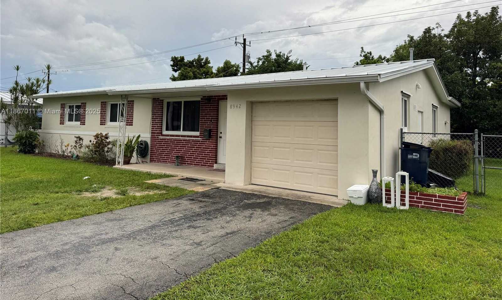 Small Image of 8942 SOUTH WEST 16TH ST, Miami Number 4