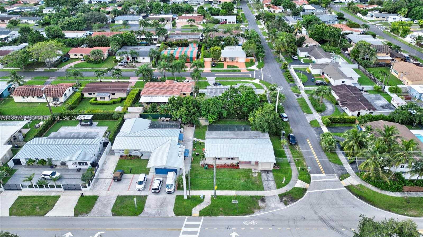 Small Image of 8942 SOUTH WEST 16TH ST, Miami Number 6