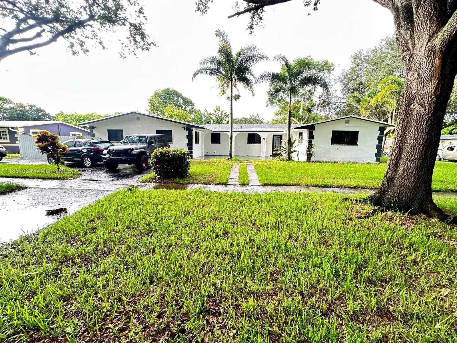 Small Image of 4661 NORTH WEST 4TH ST #1, Plantation Number 2