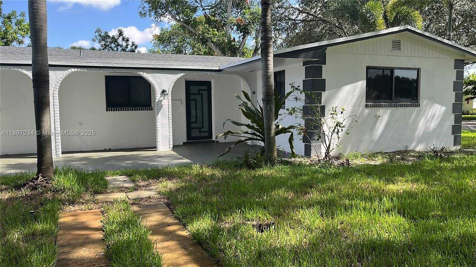 Small Image of 4661 NORTH WEST 4TH ST #1, Plantation Number 3
