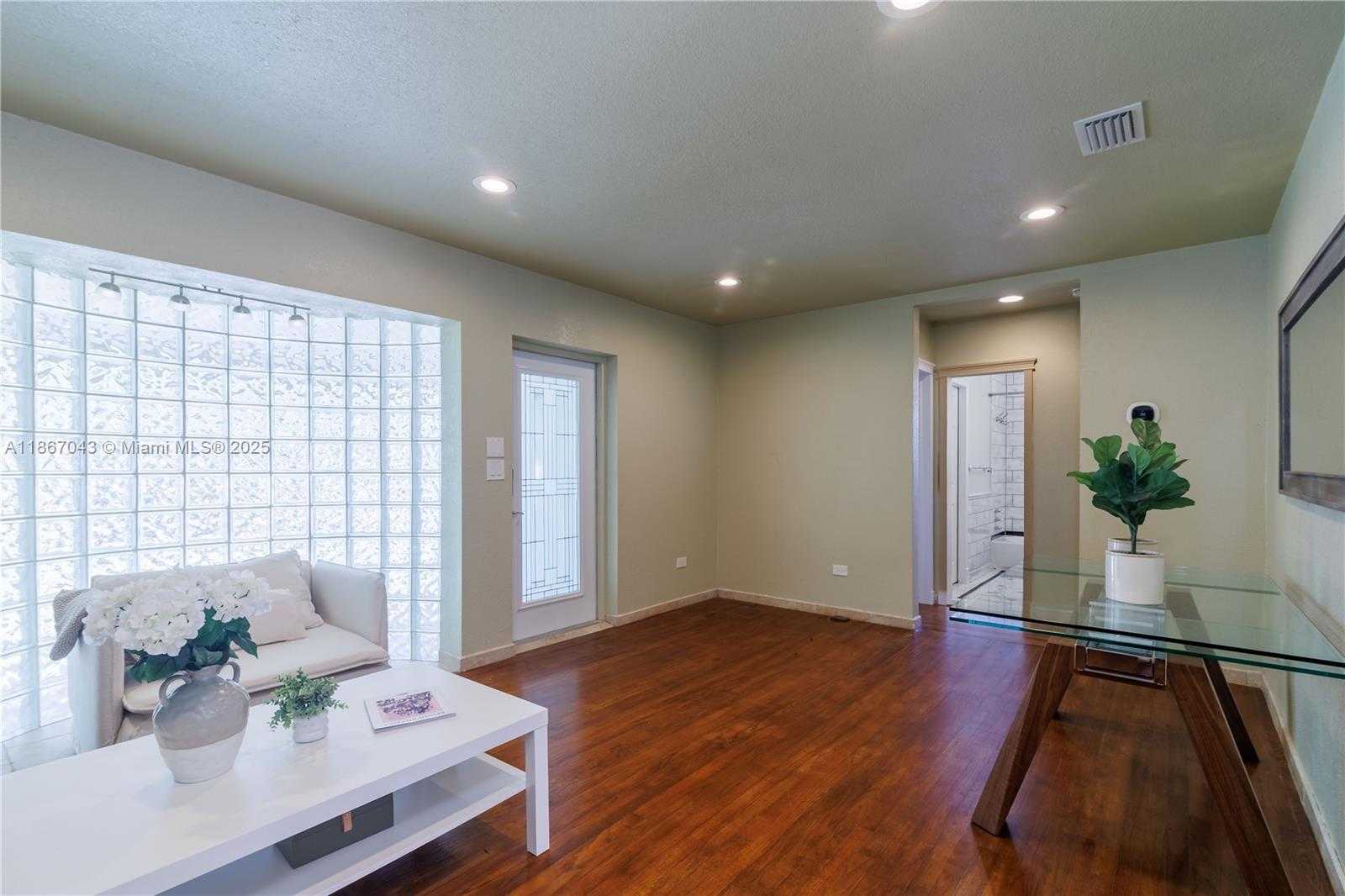 Small Image of 250 NORTH EAST 48TH ST, Miami Number 11